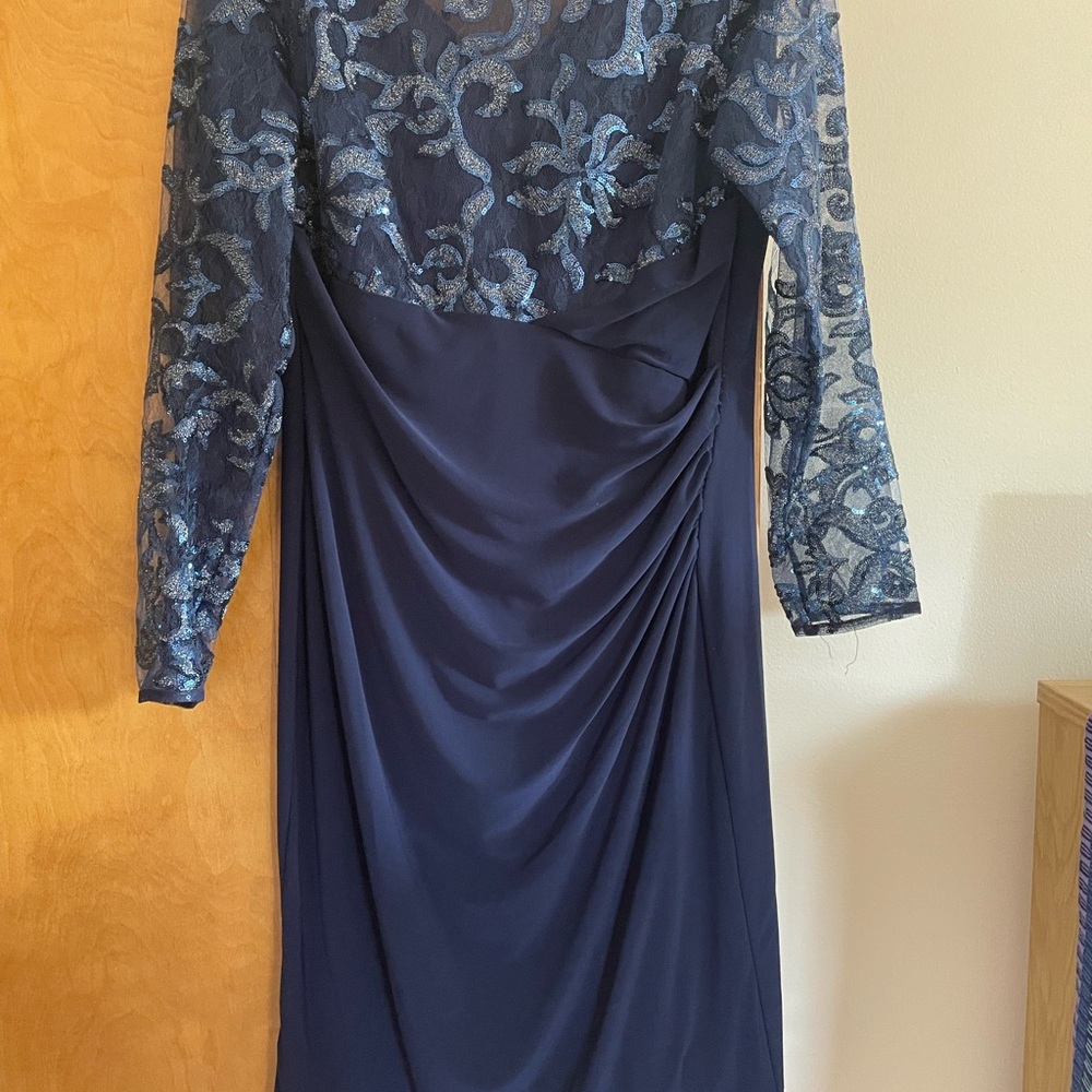 Elegant Navy Blue Lace Evening Dress